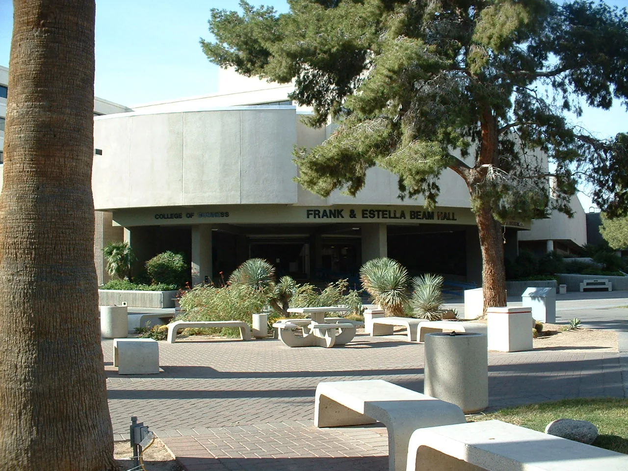 Frank and Estelle Beam Hall mit Student Commons am UNLV-Campus, November 2007