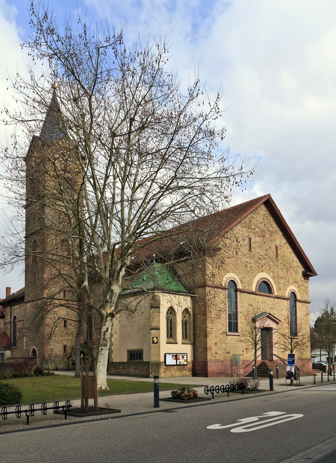 Katholische Pfarrkirche St. Kornelius und Cyprian in Kirrlach, Heimatort von Roland Baader